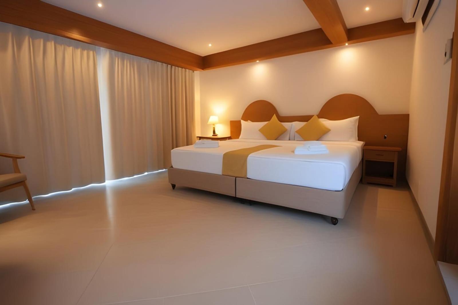 Hack Patong Beach Hotel Exterior photo