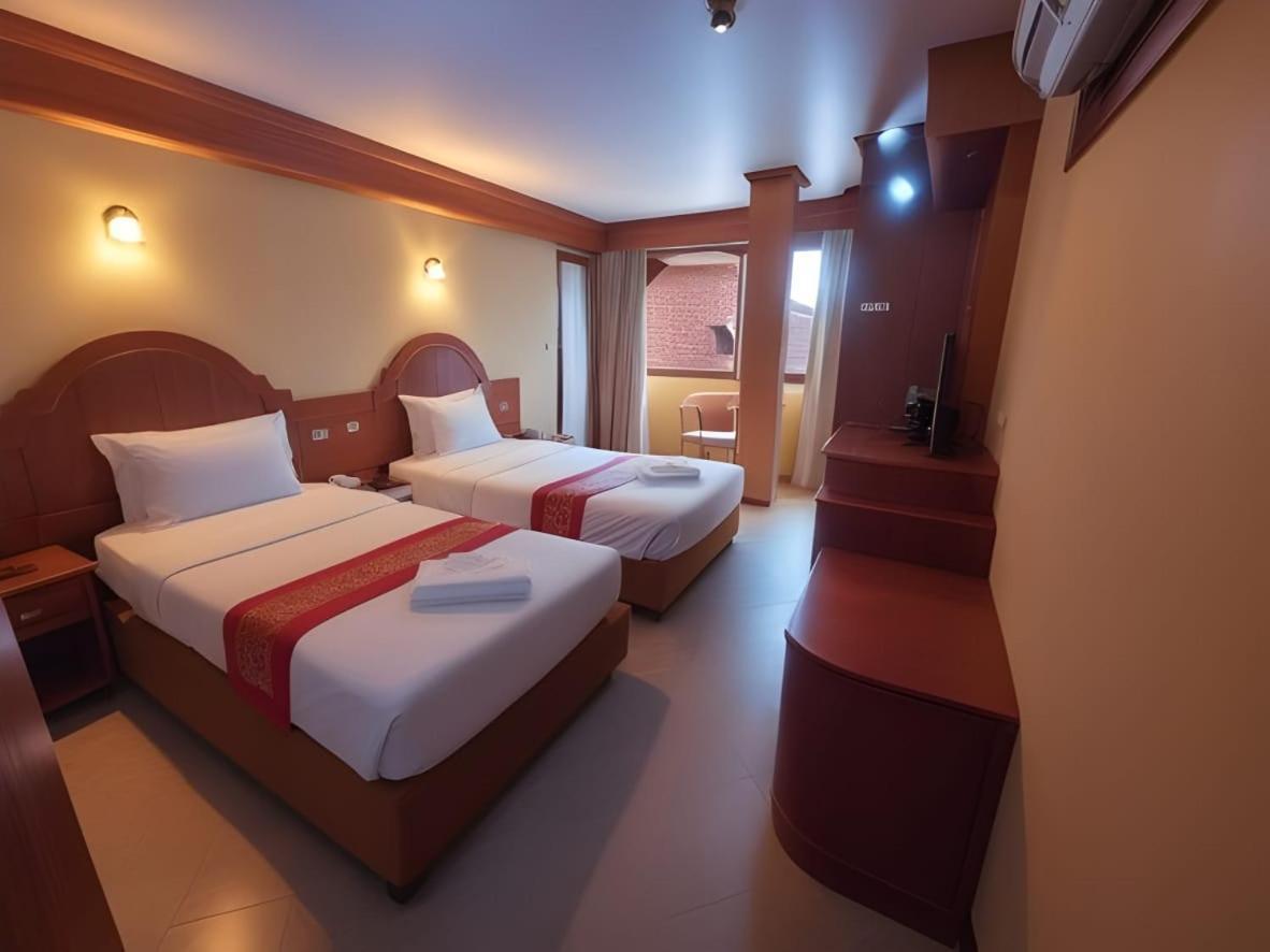 Hack Patong Beach Hotel Room photo